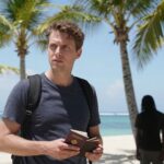 Russian tourist in Bali wary of scams on beach.