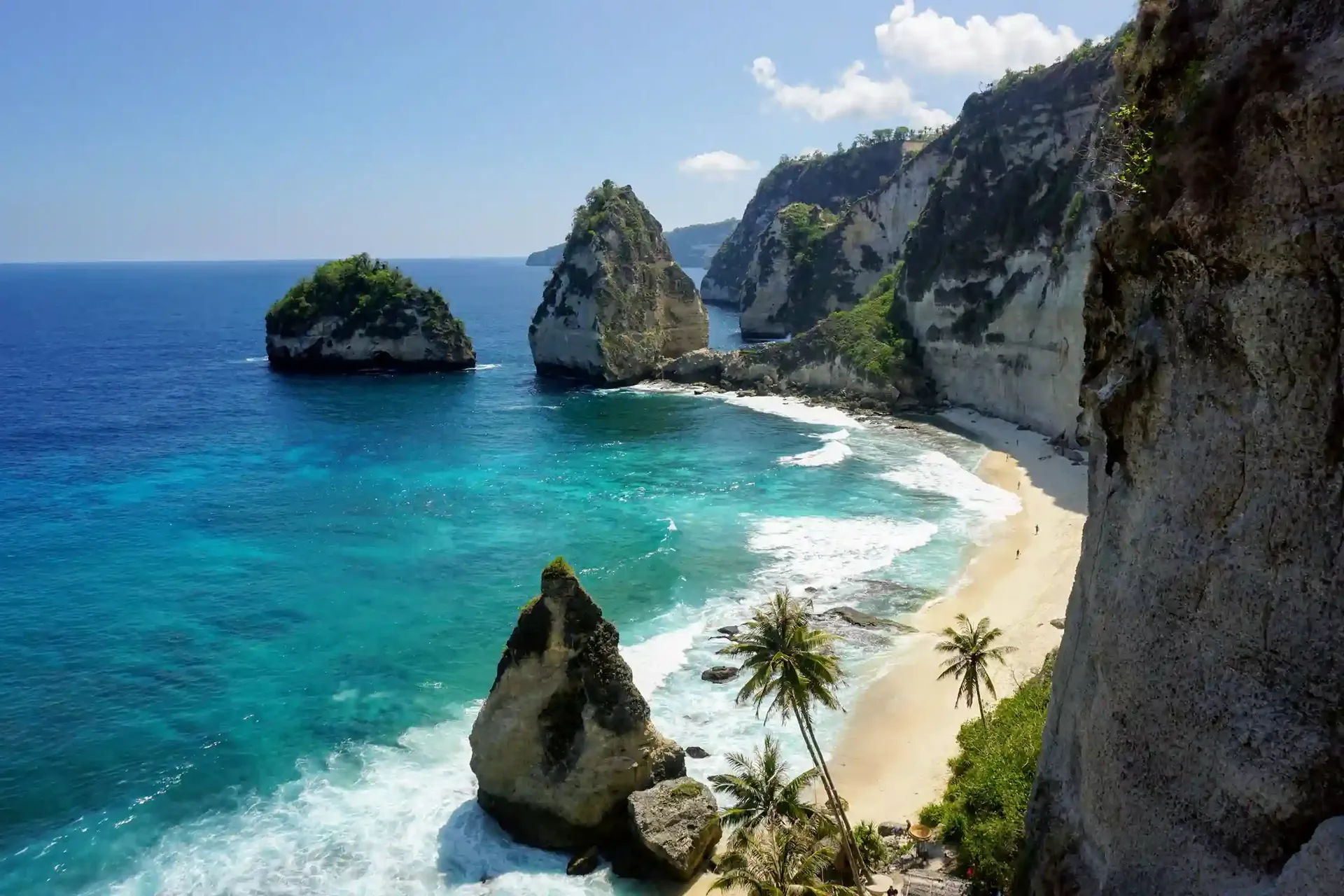 Diamond Beach cliffs and turquoise water, Nusa Penida